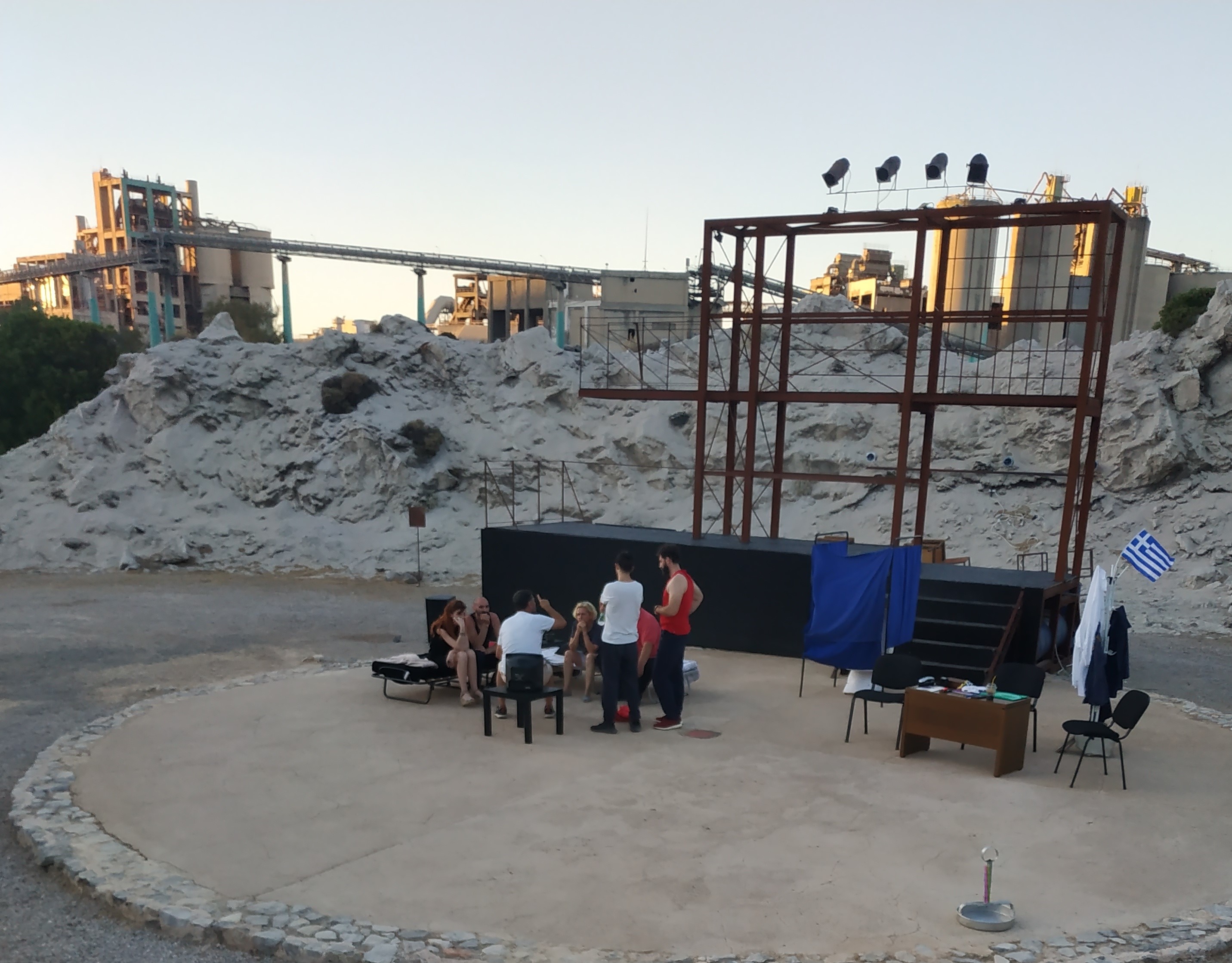 … να μην ακούγεται… (3)